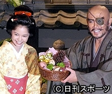 大河ドラマの新旧主役、宮崎あおいと内野聖陽(撮影・瀬津真也)