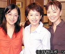 会見に出席した左から高木美保、沢口靖子、松田美由紀