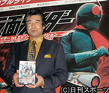 仮面ライダーＤＶＤをＰＲする藤岡弘