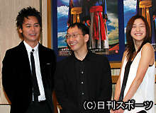 「キル」制作発表で、左から妻夫木聡、作・演出の野田秀樹氏、広末涼子