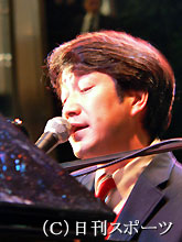 丸ビルのイベント広場でライブを行ったＫＡＮ（撮影・松本久）