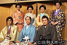 「徳川風雲録 八代将軍徳川吉宗」の出演者。手前真ん中が中村雅俊