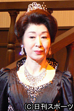 名古屋・御園座で会見する三田佳子