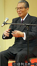 飛切落語の歴史を振り返る三遊亭円楽（撮影・鈴木豊）