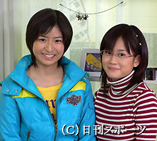 主演する南沢奈央（左）と前田敦子（撮影・小谷野俊哉）