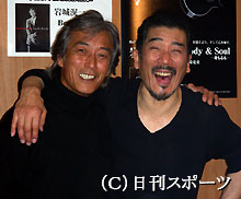 ジョイントライブを行った岩城滉一（左）と宇崎竜童（撮影・梅田恵子）