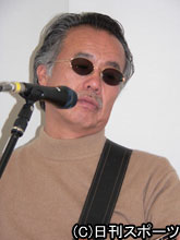 文化放送「音楽スペシャル」収録のライブで「吾亦紅」を歌うすぎもとまさと