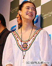 ＷＯＷＯＷの新ドラマ制作発表で笑顔を見せる蒼井優（撮影・野上伸悟）