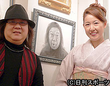 初の個展を開いた画家のミニー吉野と夫のミッキー吉野