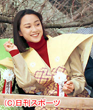 結婚を発表した菊池麻衣子（９７年撮影）