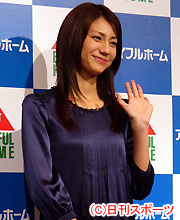 ＣＭ発表会に出席した女優松下奈緒（撮影・近藤由美子）