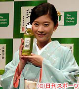 都内で行われた緑茶のＣＭ発表会に和服姿で出席した篠原涼子(撮影・木下淳)
