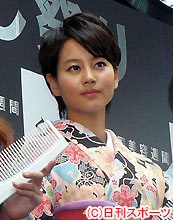 ビューティー・ウィーク・アワードを受賞した堀北真希（撮影・瀬津真也）