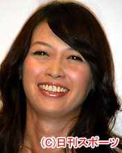 「歯ヂカラ女」に認定され喜びを語る辺見えみり(撮影・梅田恵子)