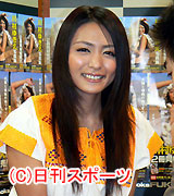 写真集発売の記念握手会を行った川村ゆきえ（撮影・小林千穂）