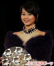 ウーマンオブザイヤーに輝いた堀北真希(撮影・宇治久裕)