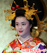 花魁（おいらん）姿で会見する観月ありさ（撮影・中村誠慈）