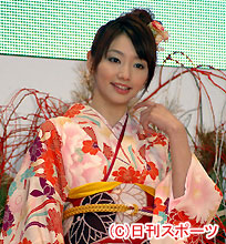 「始状式」に参加した真鍋かをり（撮影・赤塚辰浩）