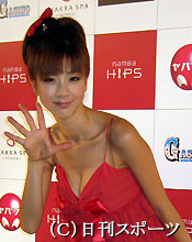 フリーホール「ヤバフォ」に初乗車したほしのあき（撮影・村上久美子）