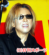 会見したＹＯＳＨＩＫＩ（撮影・酒井清司）