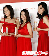 左から瀬戸朝香、小泉今日子、吹石一恵（撮影・野上伸悟）