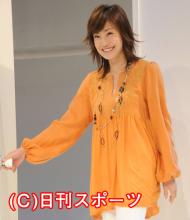 笑顔の菅野美穂（撮影・長谷川元明）
