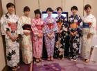 毎年大阪で行われている「阪急納涼囲碁まつり」に出演の女流棋士で～す。左からインストラクターの稲葉禄子さん、小川誠子６段、田村千明３段、
下坂美織２段、私、吉田美香８段、水戸夕香里３段です