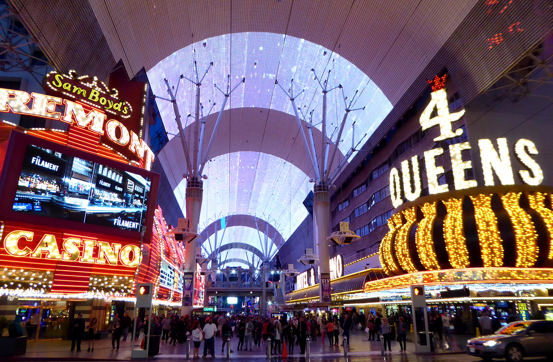イベント３夜目はダウンタウン地区へ。昔ながらの面影が残るフリーモントストリート