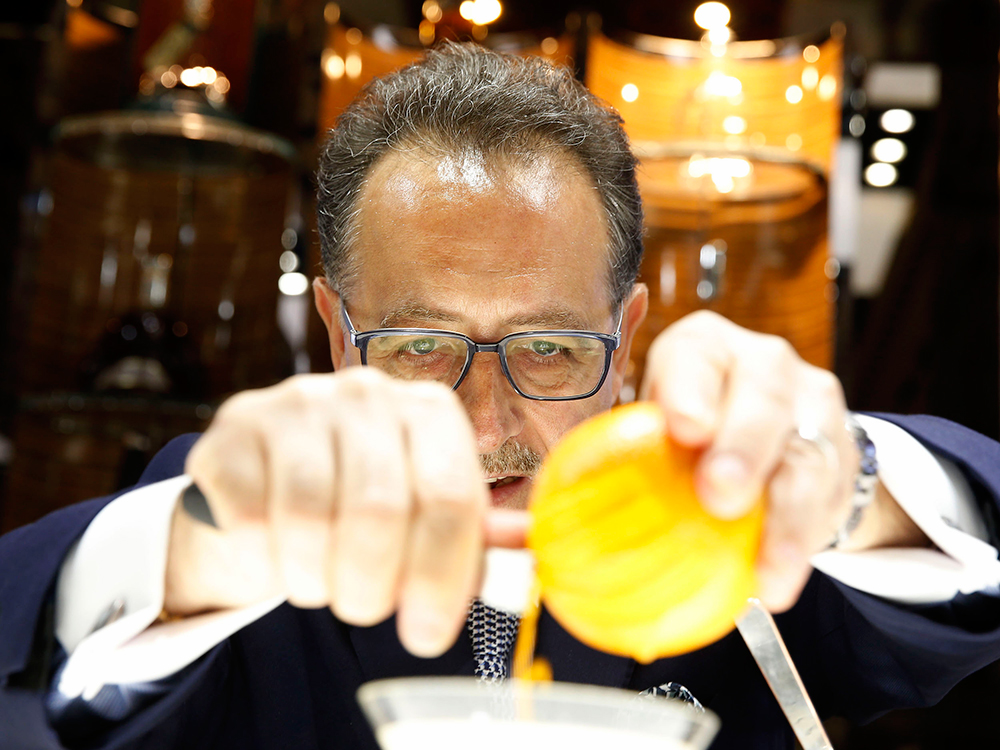 イベントで実演するサルバトーレ・カラブレーゼ氏