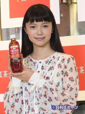 宮崎あおい 撮影の合間に「刺しゅうや編み物」 - 芸能 : 日刊スポーツ