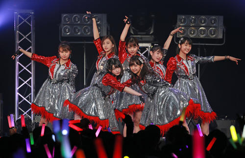 パフォーマンスを披露するJuice=Juice