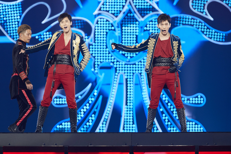 東方神起2年7カ月ぶり再始動 札幌D赤く染まった - 韓国エンタメ