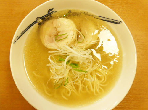 「麺屋武蔵」が開発した「あら～麺」。澄んだスープの香りも味も、たまらない