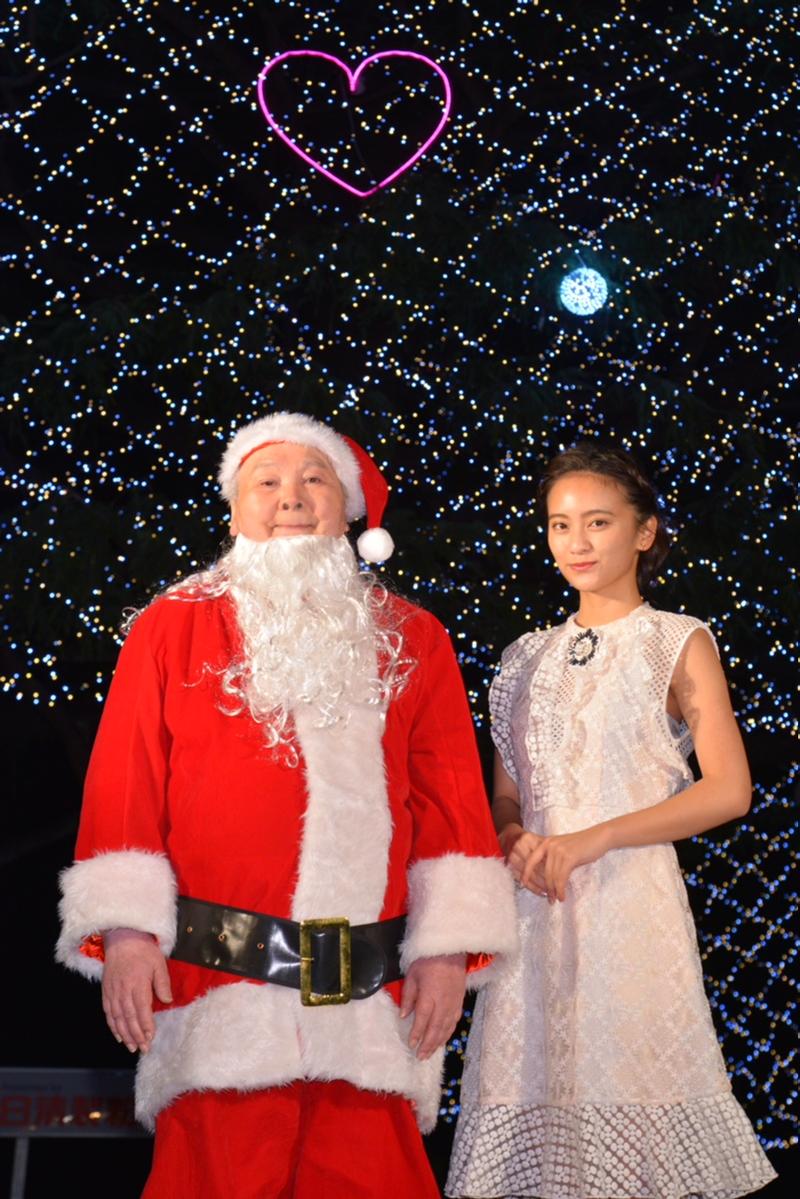岡田結実 ｊｋなので足を ひふみんサンタと点灯式 芸能 日刊スポーツ