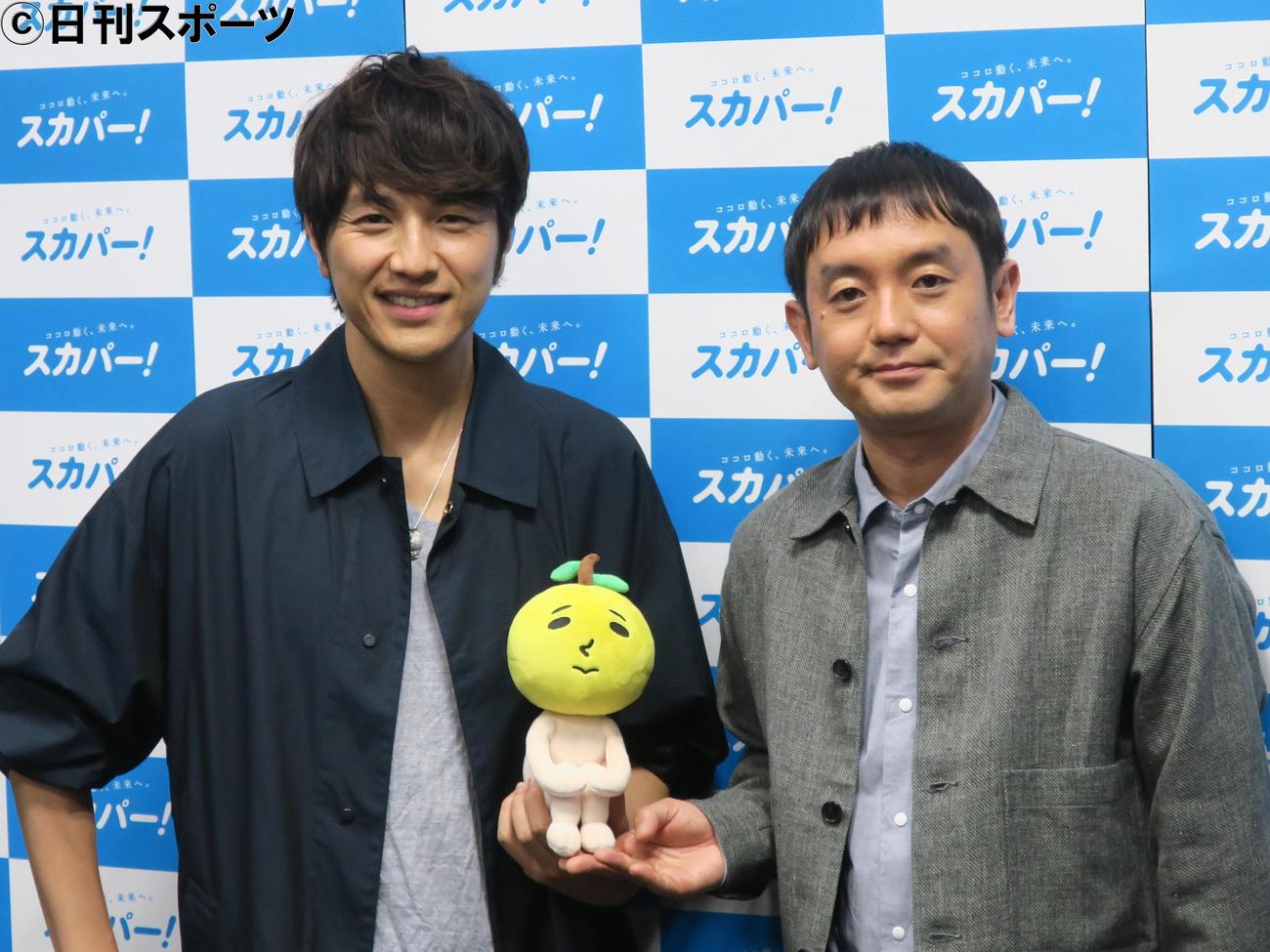 ゆずの北川悠仁（左）と岩沢厚治（２０１７年４月１７日撮影）