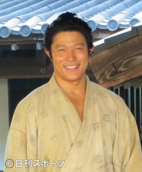 鈴木亮平