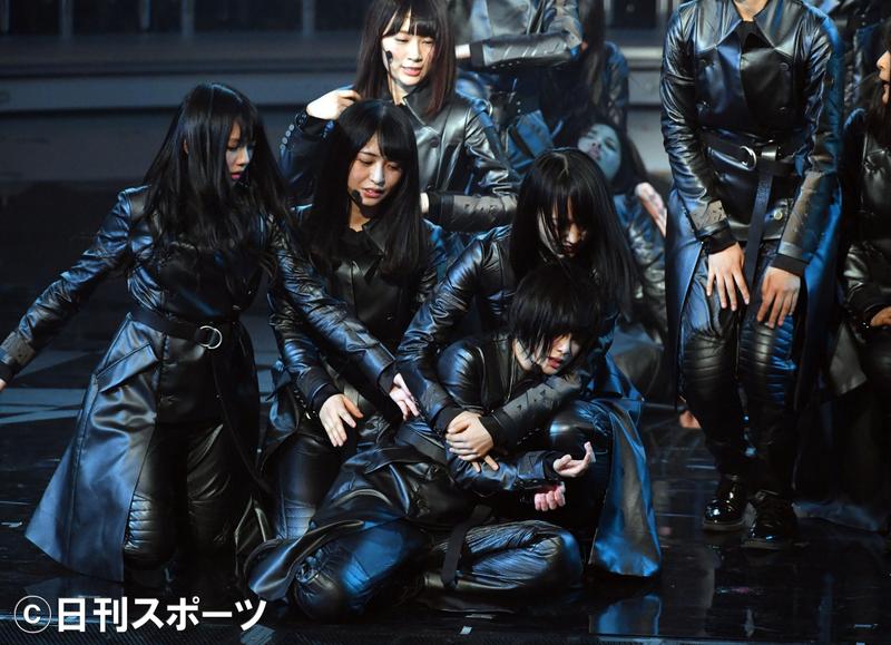 欅坂平手友梨奈右腕ギプス「体は元気」左手書き初め - 乃木坂46