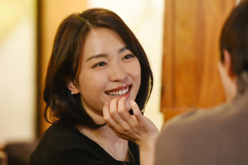 映画「美人が婚活したら」に主演する黒川芽以