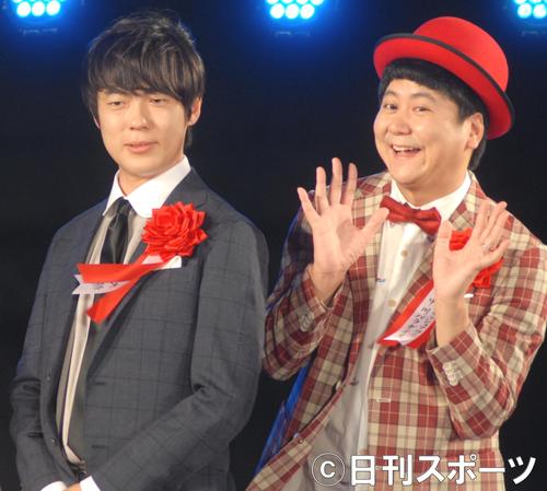 ウーマンラッシュアワー村本大輔（左）と中川パラダイス