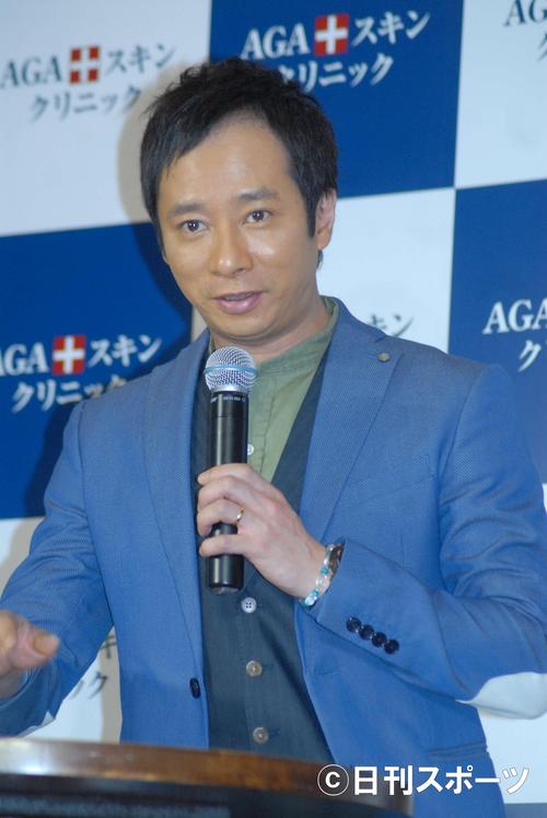 「ＡＧＡスキンクリニック発毛大使就任会見」に左薬指に指輪をして登場したいしだ壱成（撮影・大友陽平）
