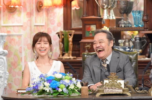 ＡＢＣテレビ「探偵！ナイトスクープ」の見習い秘書として出演した田中みな実（左）と、西田敏行