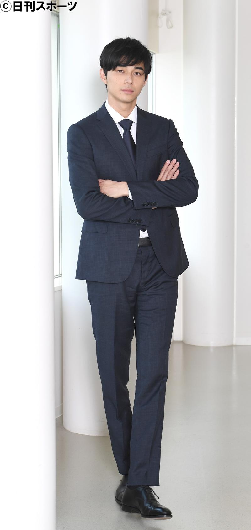 コンフィデンス マン 東 出 昌 大
