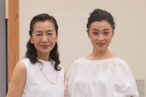 「仮縫」に出演する檀れい（右）と高橋恵子