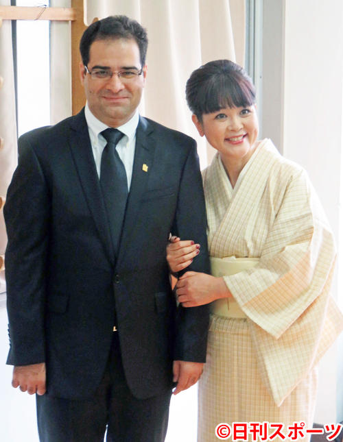 泰葉(右)とメィヒディ・カーゼンプール氏(2017年9月20日撮影)