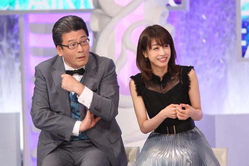 軽部真一アナウンサー（左）とコンビを組んで「ＭＵＳＩＣ　ＦＡＩＲ」の司会を務める加藤綾子