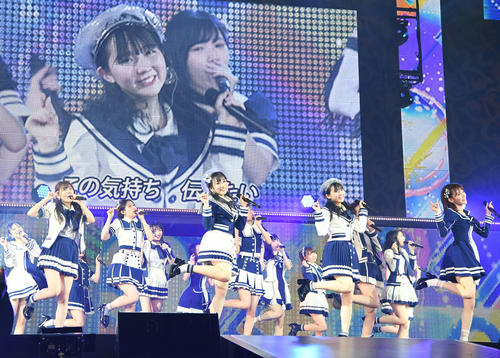 新曲「早送りカレンダー」を初披露したＨＫＴ４８。左から指原莉乃、豊永阿紀、矢吹奈子、田中美久、宮脇咲良（Ｃ）ＡＫＳ