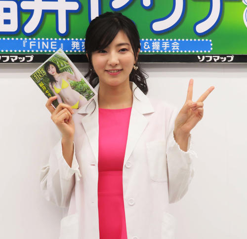 初ＤＶＤ「ＦＩＮＥ」発売記念イベントを行った福井セリナ（撮影・遠藤尚子）
