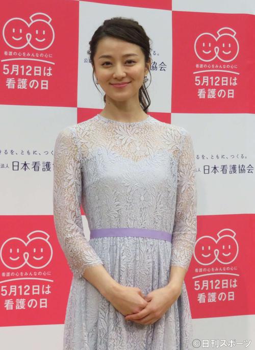 「第８回　忘れられない看護エピソード」表彰式に出席した中越典子（撮影・遠藤尚子）