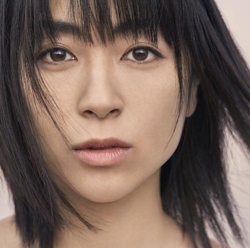 宇多田ヒカルのオリジナルアルバム「初恋」のジャケット写真