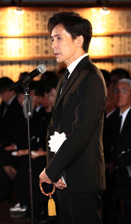 故西城秀樹さんの葬儀・告別式で弔辞を読む郷ひろみ（撮影・江口和貴）
